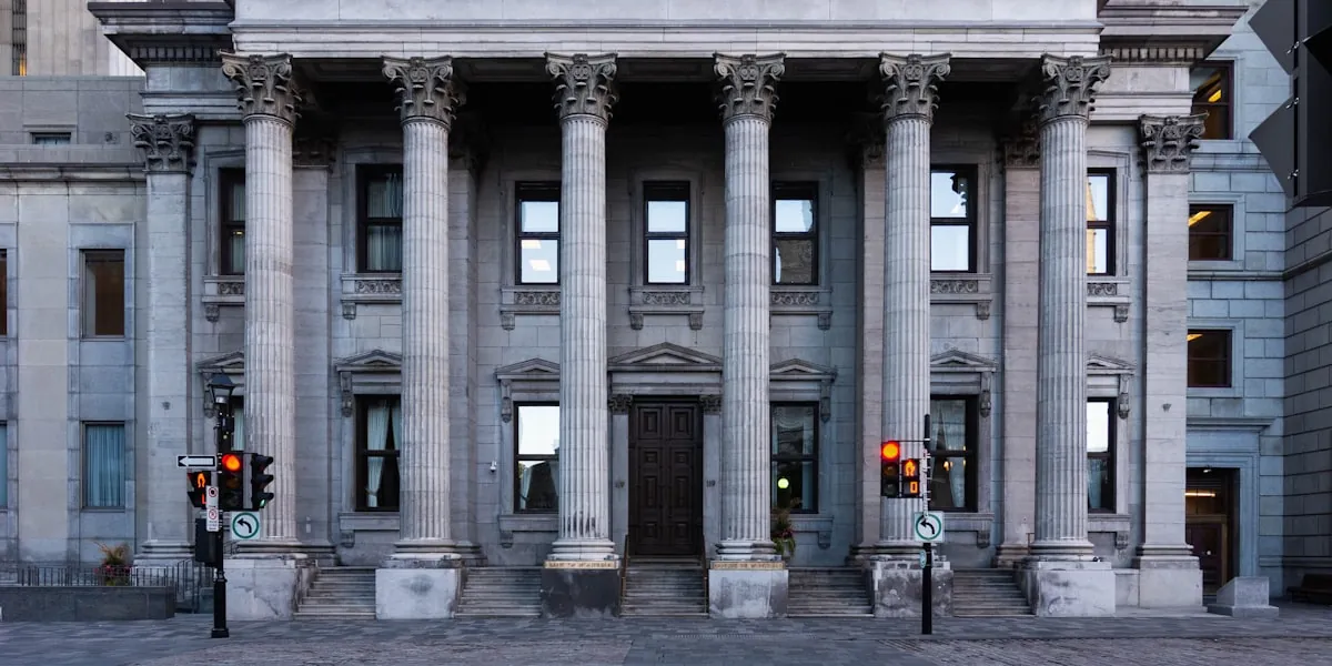 Banken & Versicherung — Branchenlösungen